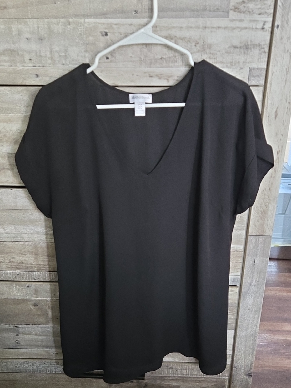 Motherhood Maternity Black V-Neck Short Sleeve Women's Top (Medium)